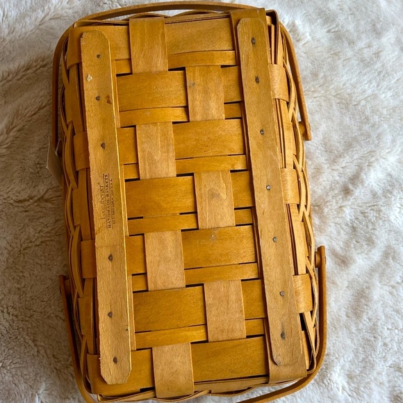 Longaberger handmade basket with handles - Picture 4 of 7
